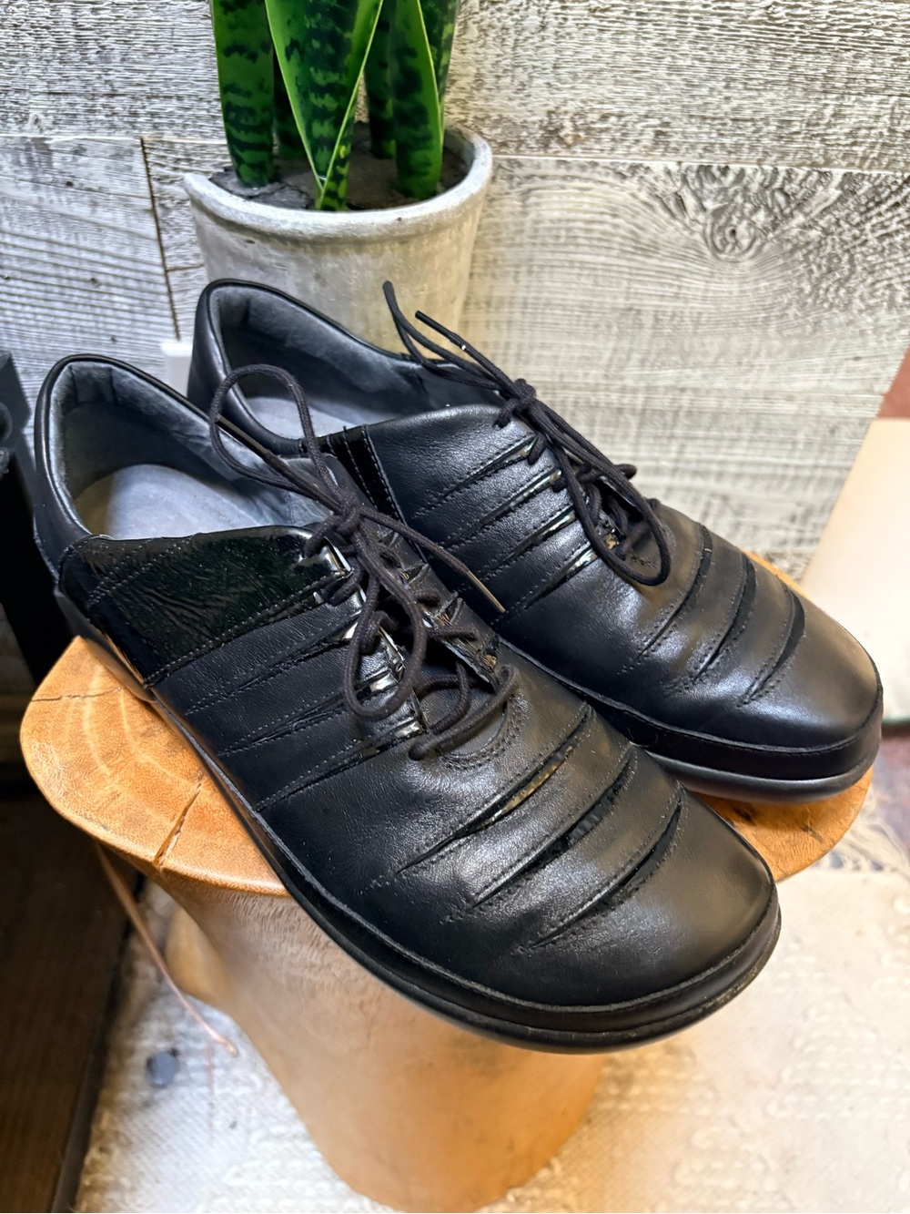 Naot | Leather/Patent Lace-Up Comfort Shoes - Women's EU 42 / US 11, Black
